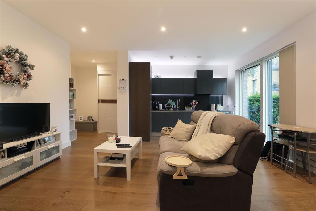 Living room 2.jpeg
