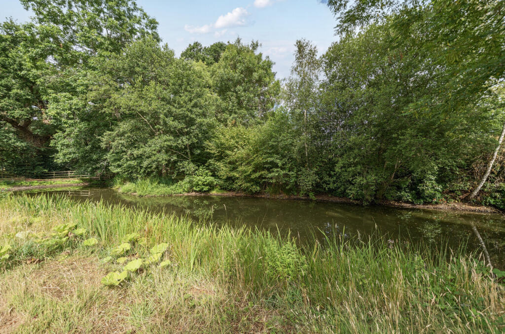 1327648-2-687f5dc...