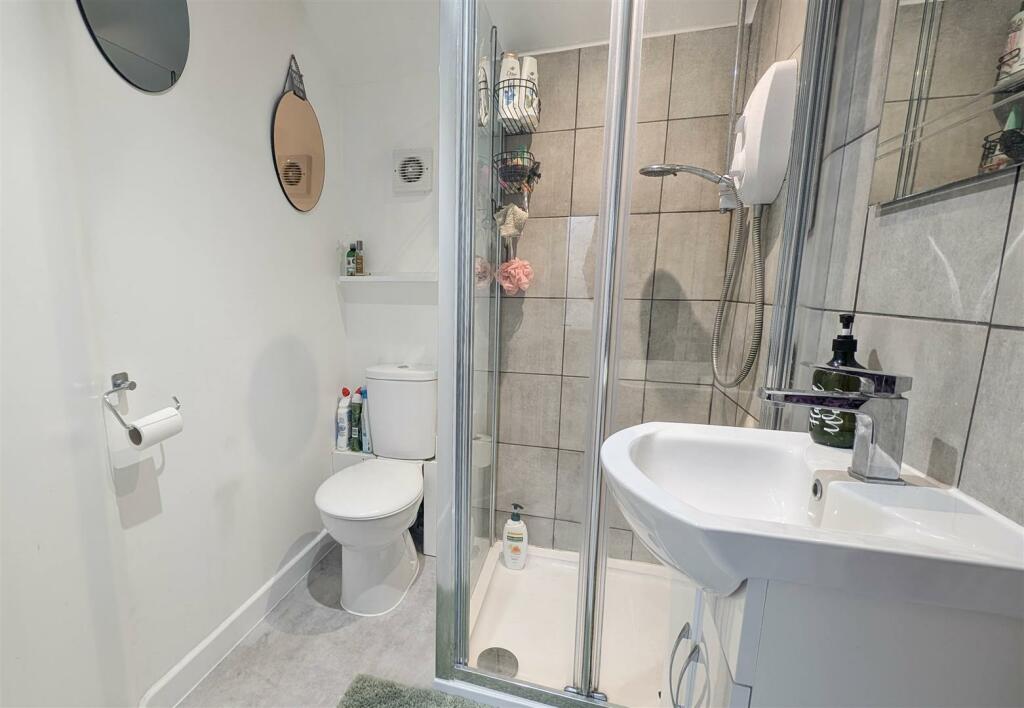 Groundfloor Bath-1.jpg