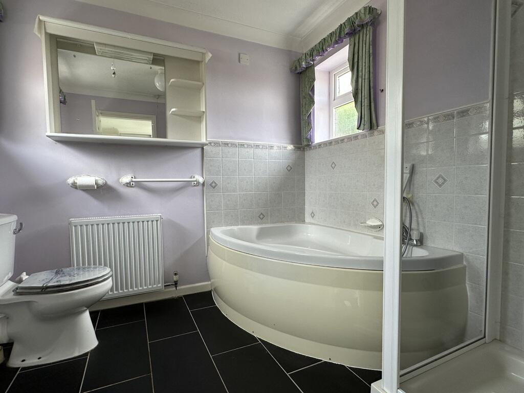 En-Suite Bathroom.JPG