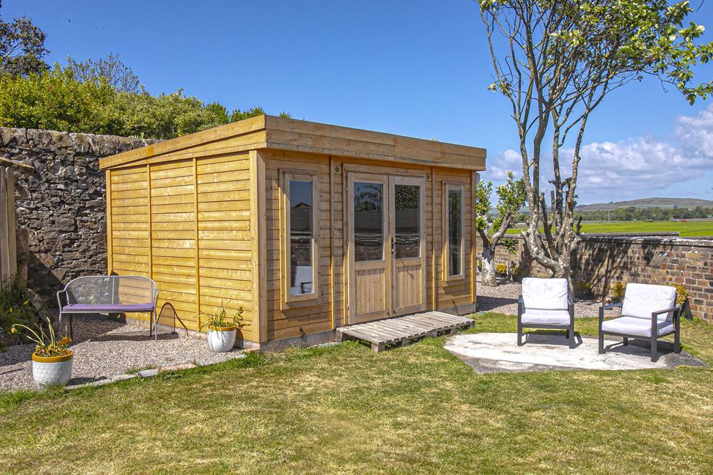 SUMMER HOUSE EXTERNA