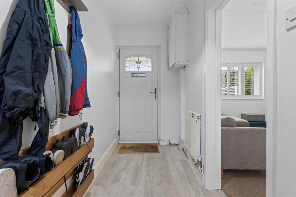 entrance hall #2.jpg