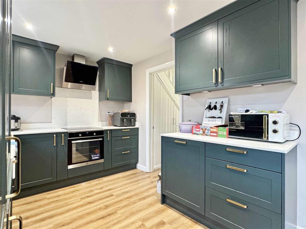 Kitchen d.jpg