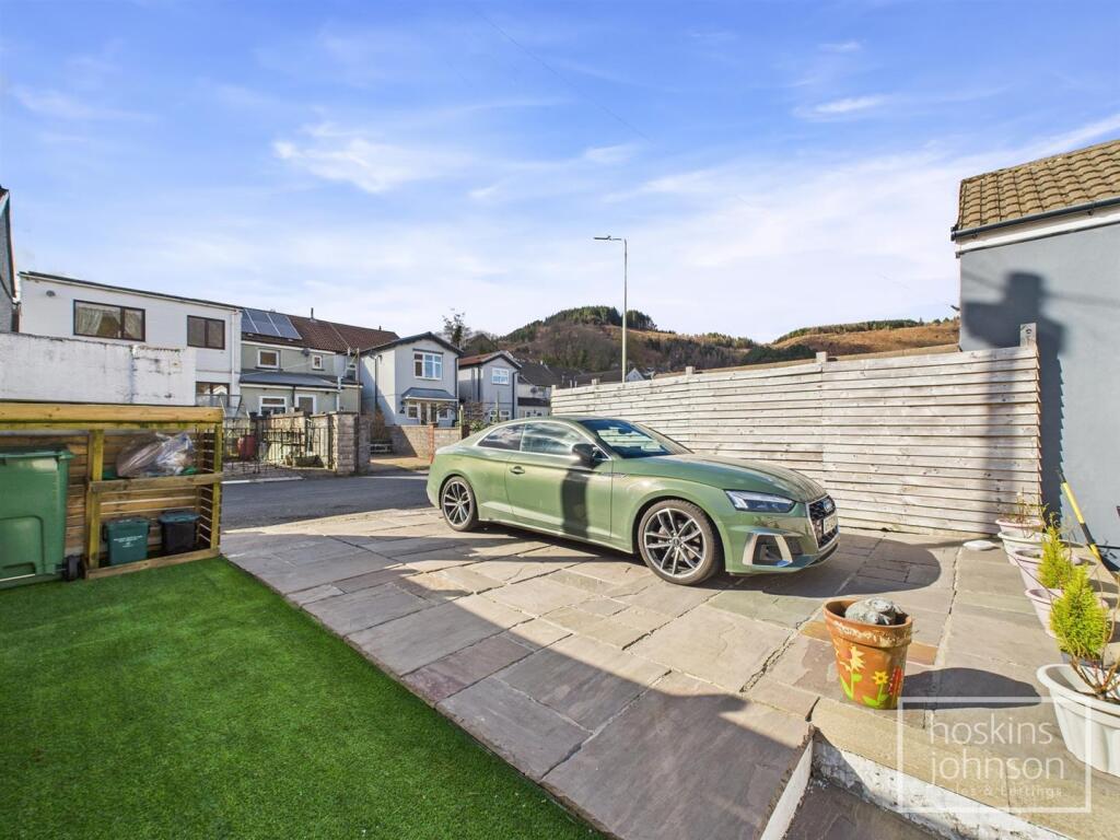 Garden &amp; Parking