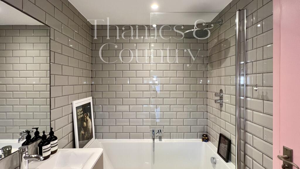 Family bathroom / shower over tub