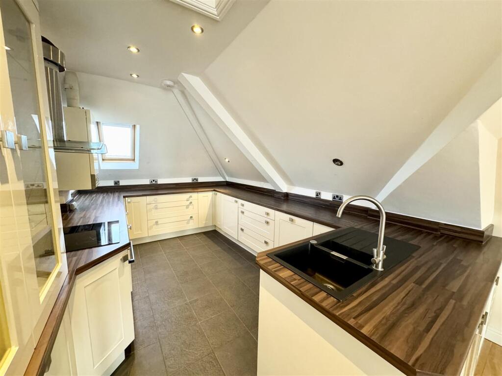 kitchen 2.jpg