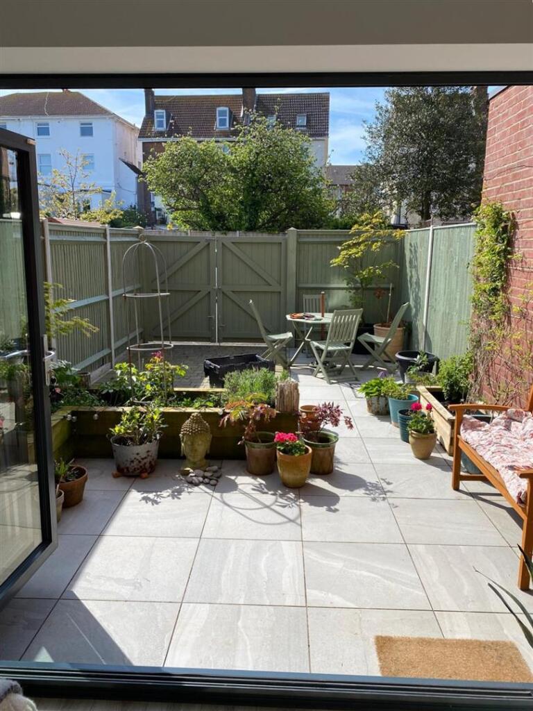 6 Elizabeth Row, Exmouth Road, Southsea