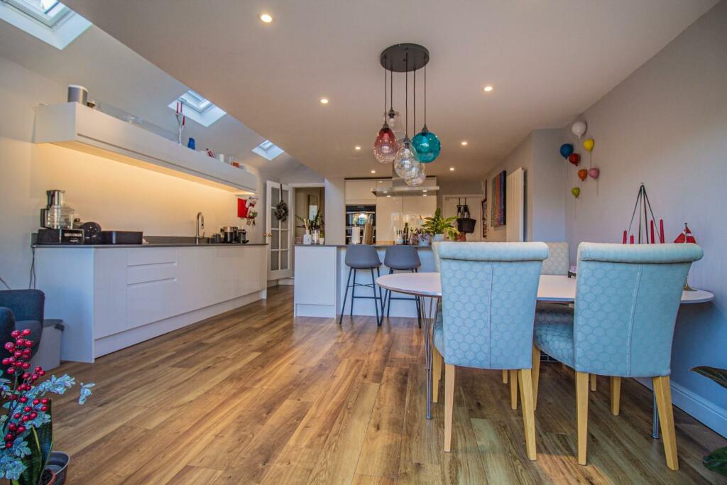 3 Victoria Street [Open-Plan Kitchen Breakfast Roo
