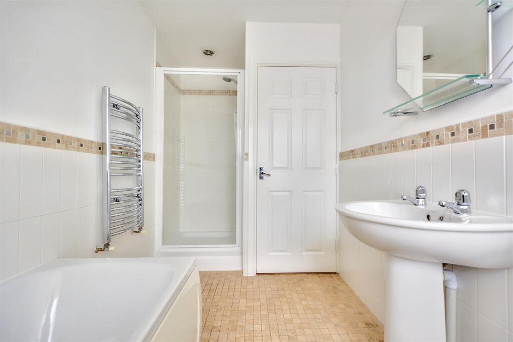 Bathroom_2.jpeg