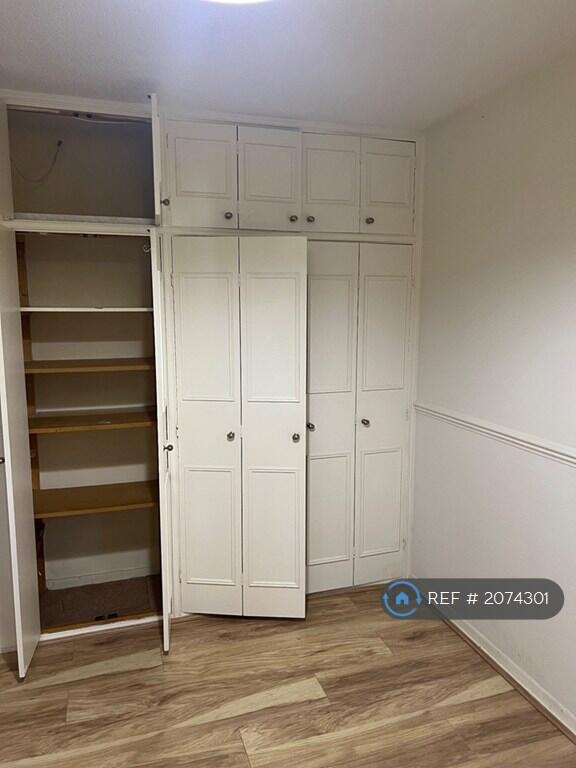 Fitted Wardrobes In Bedroom 