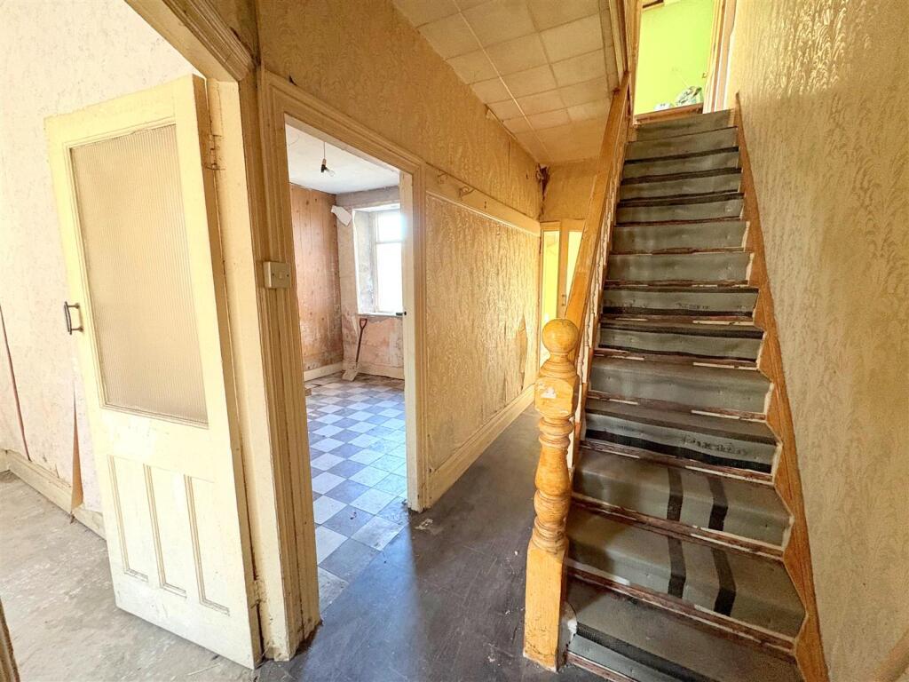 Hallway a.jpg