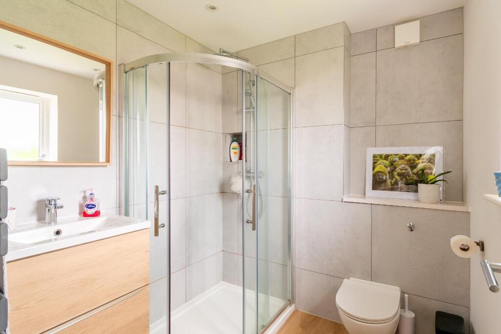 1D0LEIG - Ensuite C.jpg