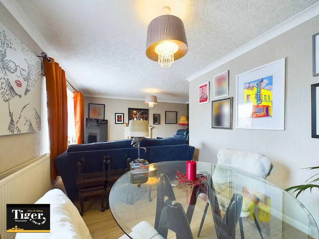 CAM02176G0-PR0429...