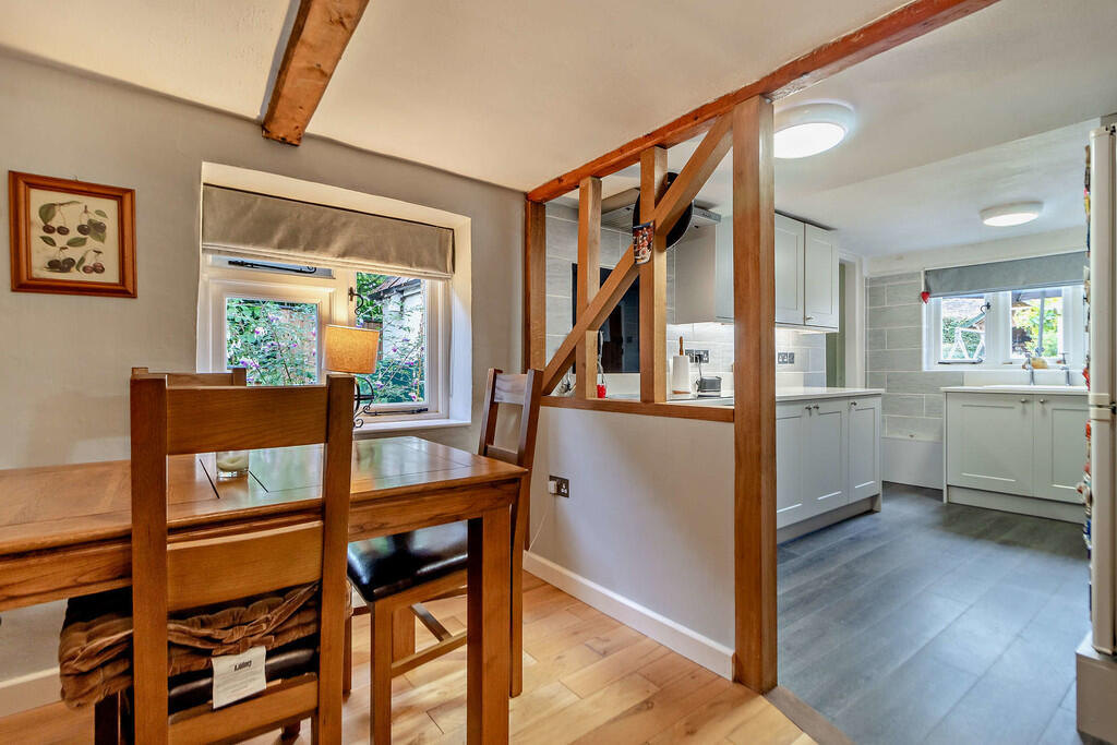 8618375-interior0...