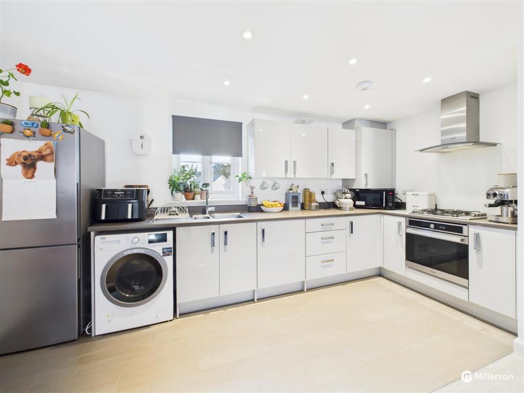 CAM05426G0-PR0067-STILL009.jpg