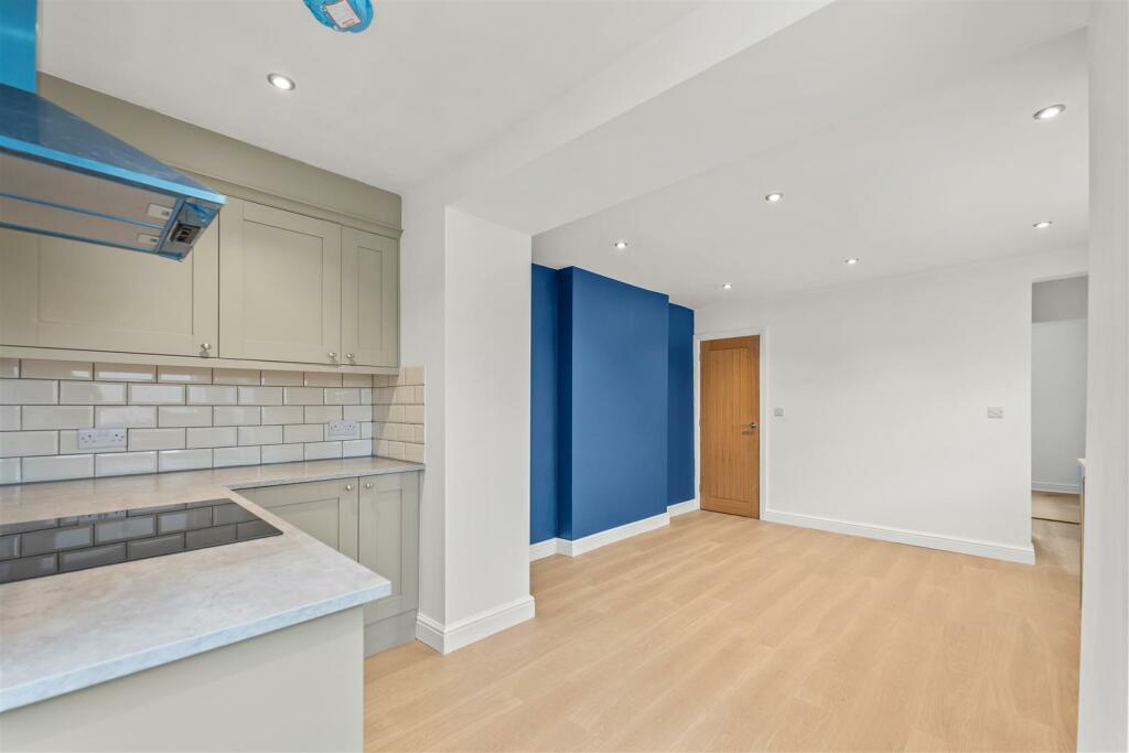 8 Bridle Road-06.jpg