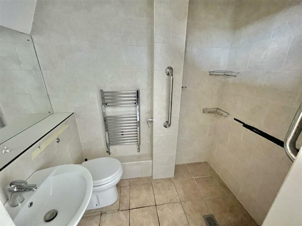 En Suite Shower Room.jpg