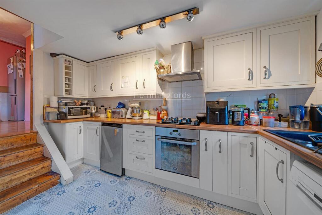05-2f0e81601 - HMF - NS - 30 Fairthorn Road SE7 7R