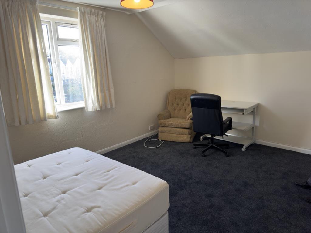 A bright and tidy double bedroom featuring a co...