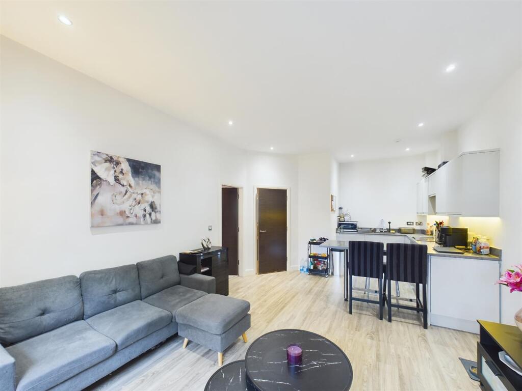 CAM01389G0-PR0070-ST