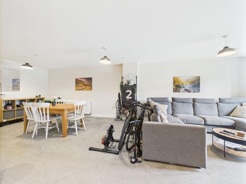 CAM02089G0-PR0506...