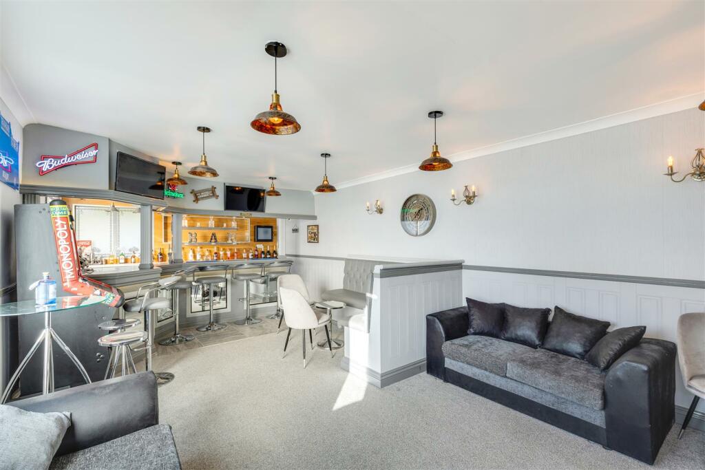 Bar/Games Room