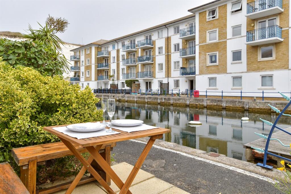 External Lifestyle Photograph
