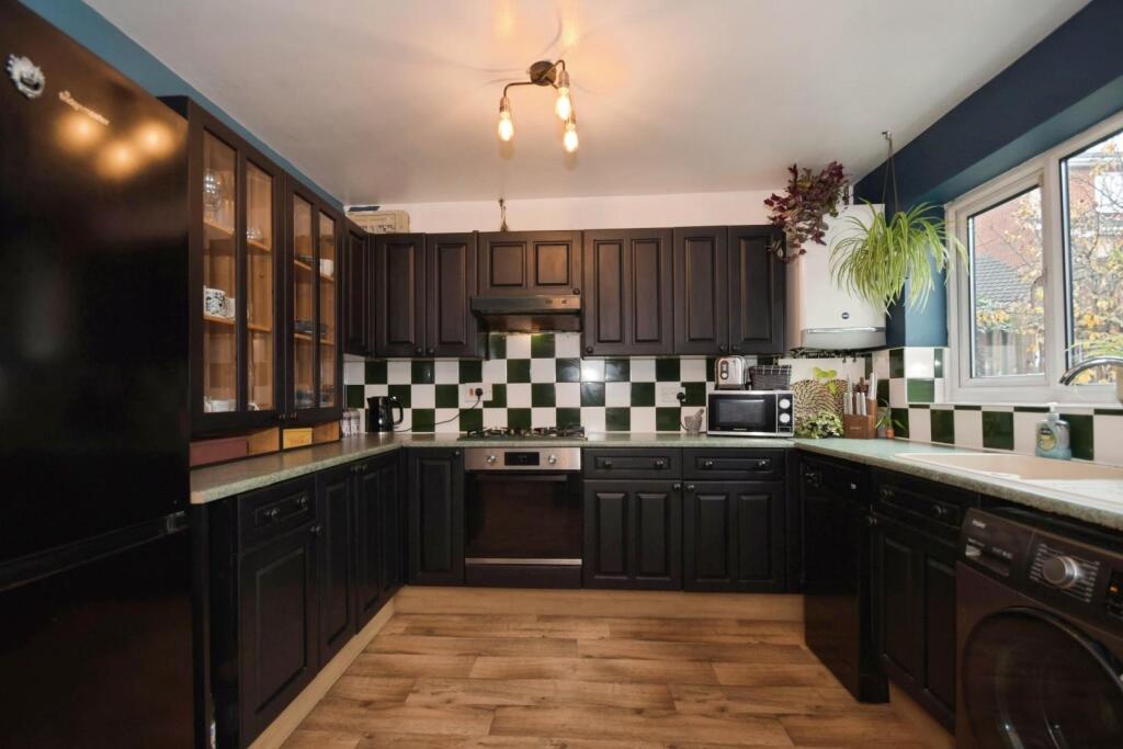 KITCHEN 03.jpg
