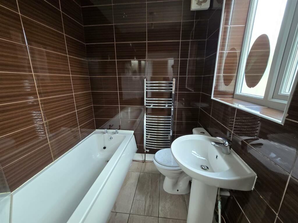 BATHROOM SUITE