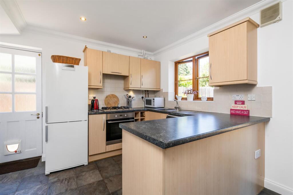 2 Enderby Close Bentley Heath_19.jpg