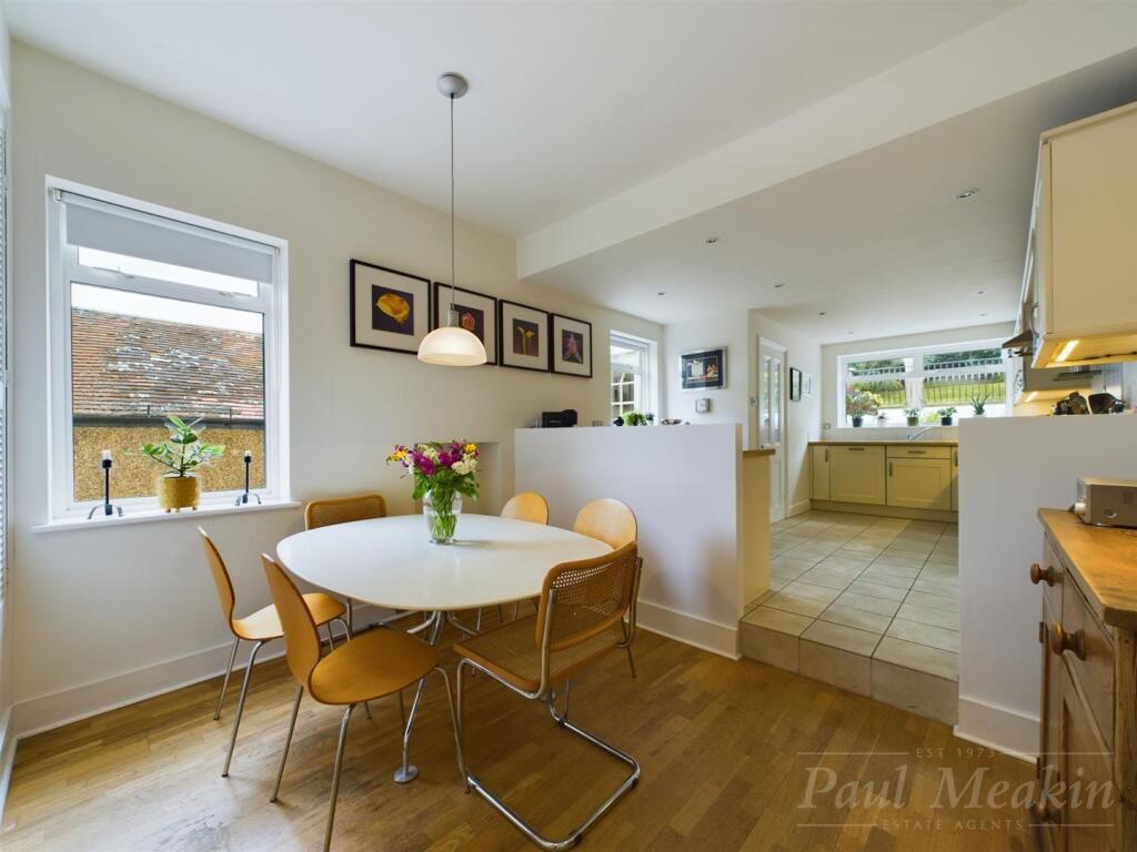 Kitchen/ Breakfast Room