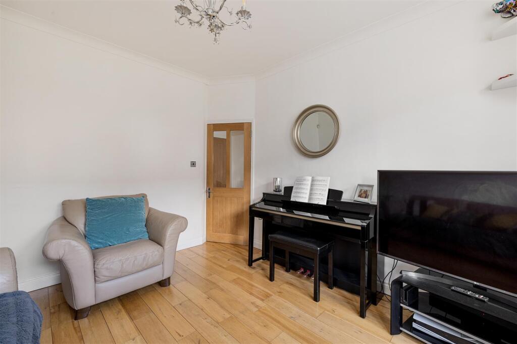Peterborough Road, E10