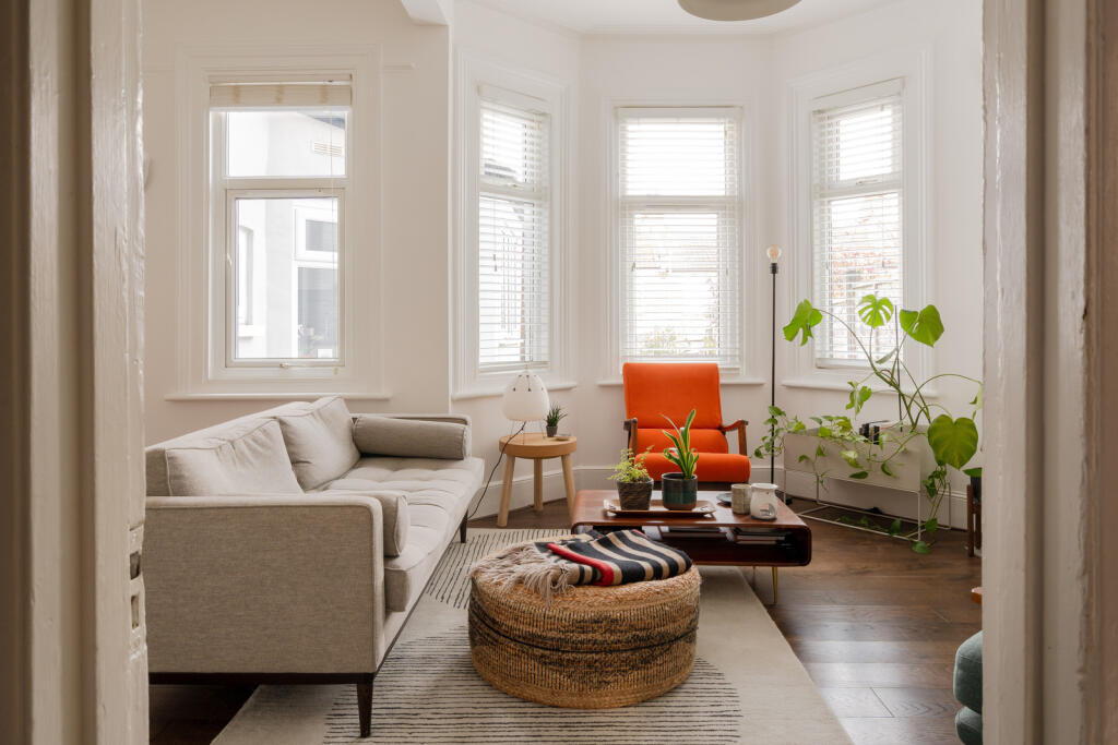 322834 - Tottenhall Road, London N13 - high res...