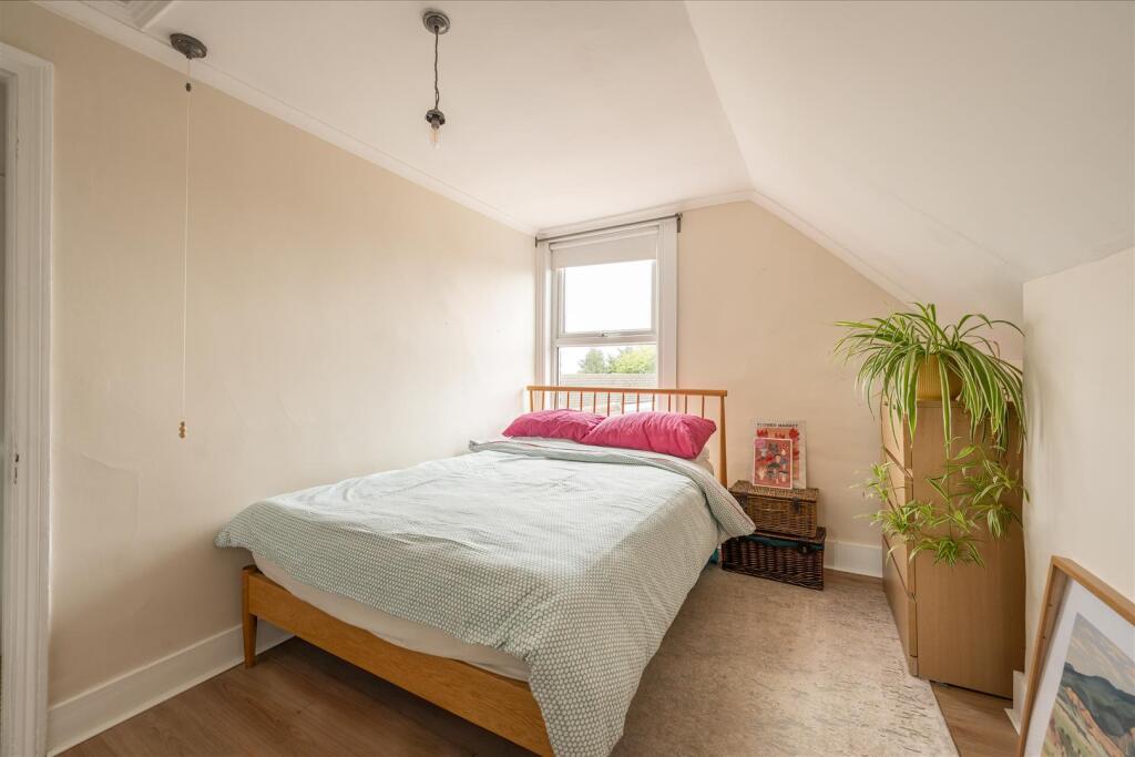 Queens Grove Road E4