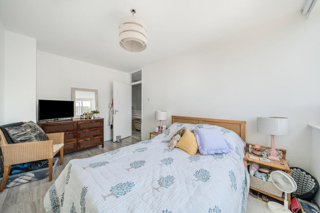 1325762-8-687a254...