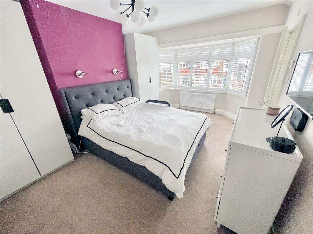 Bedroom 1.jpg