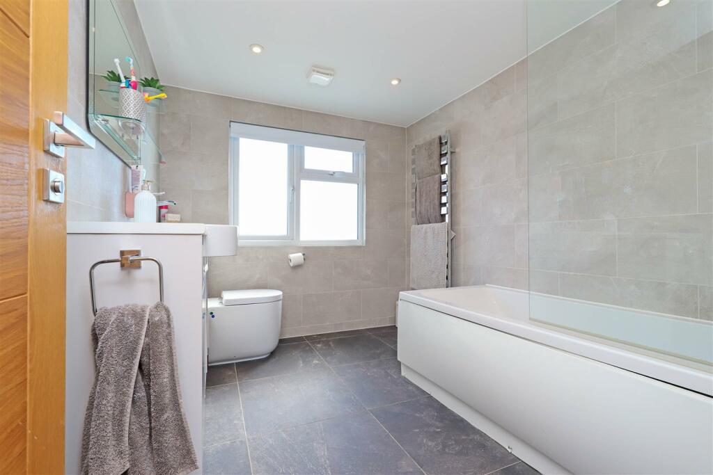 nicholas james hammy bathroom 2.jpg
