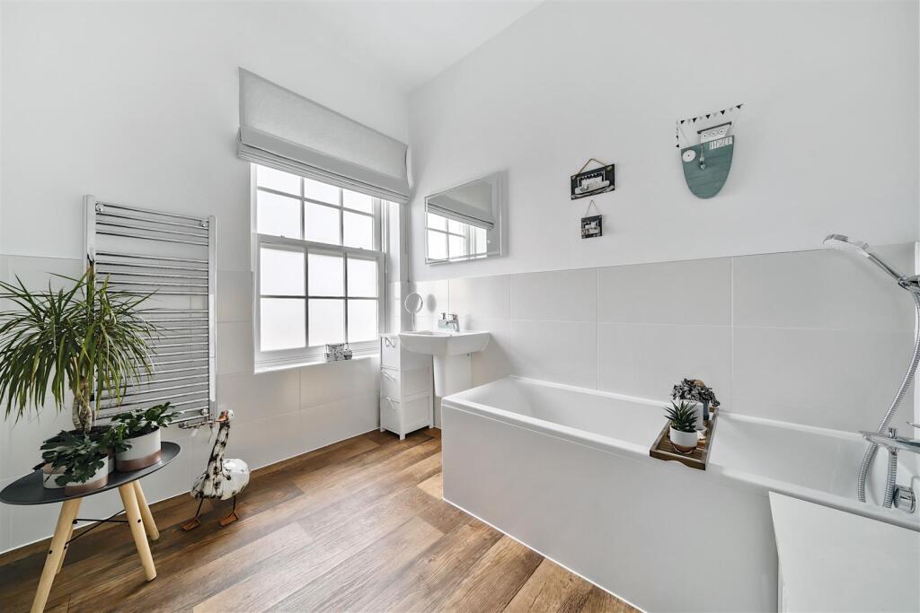 Bathroom/Shower Room