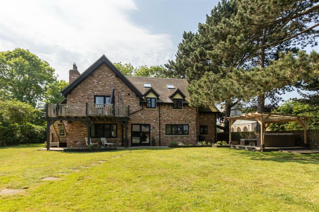 Overfield Lodge External-9.jpg