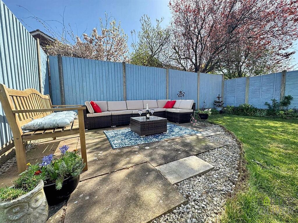 Rear entertaining area