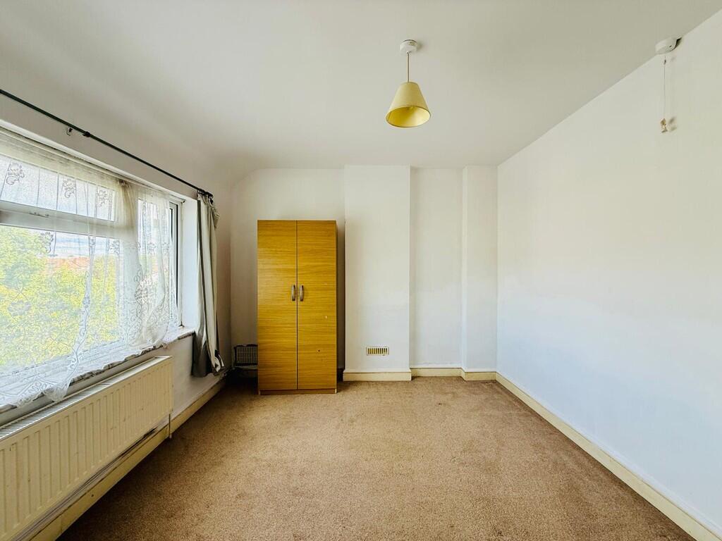 Crest Road, Londo...