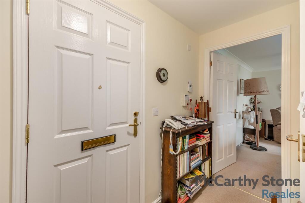 8668650-interior09.jpg