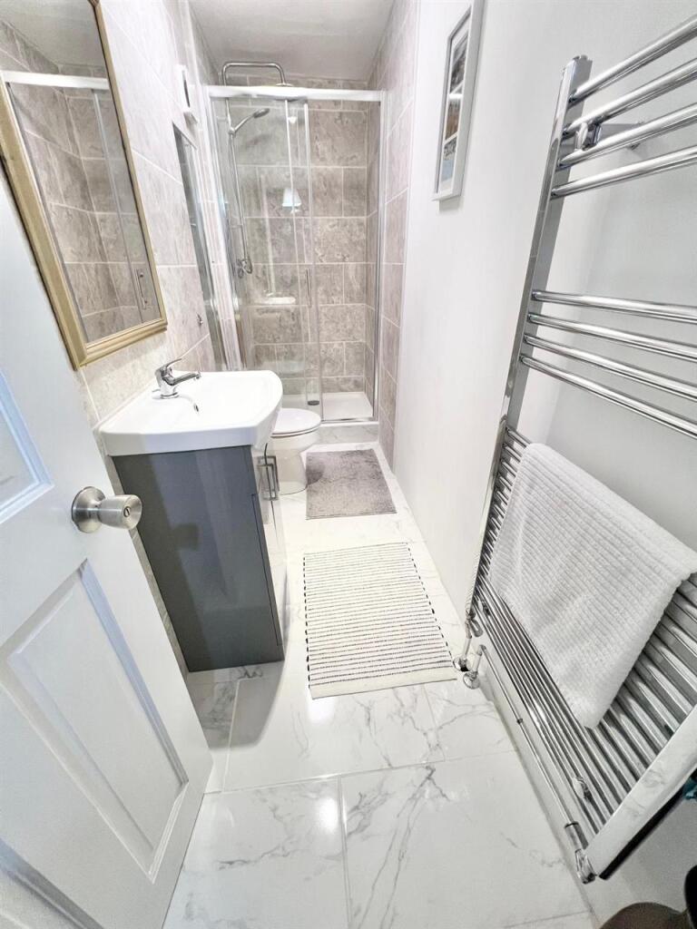 Annexe Shower Room /