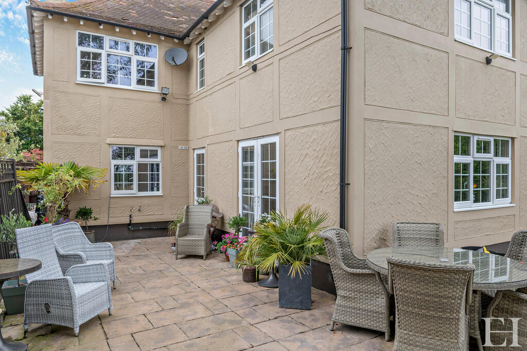 8608488-exteriorW...