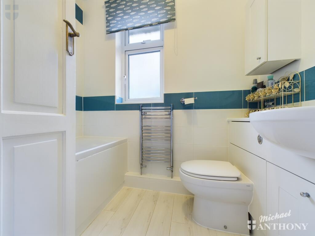 CAM03218G0-PR0513-STILL017