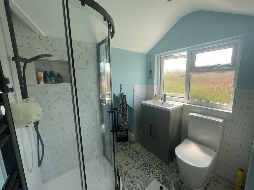 ensuite.jpg