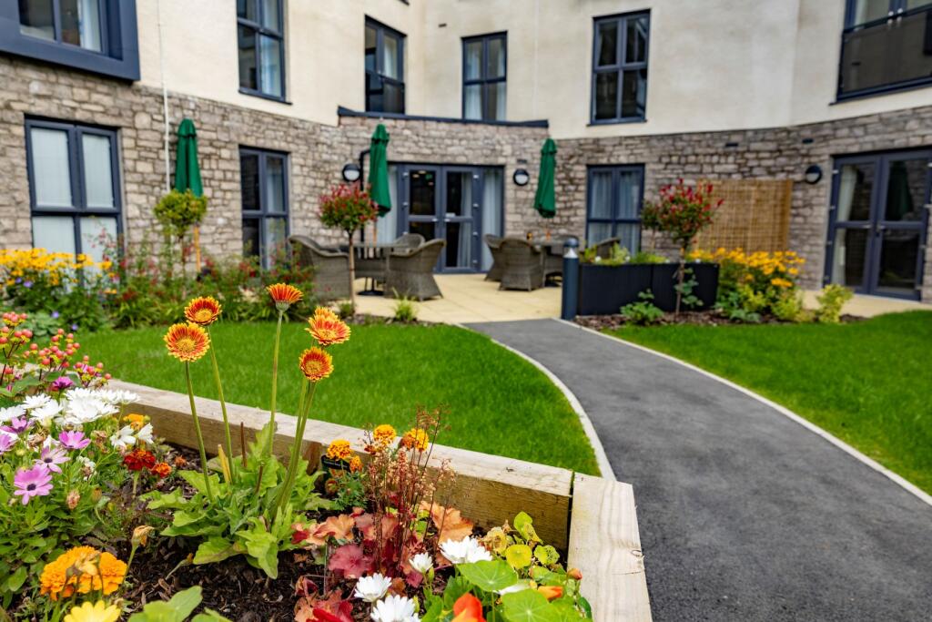 Planter - gardens