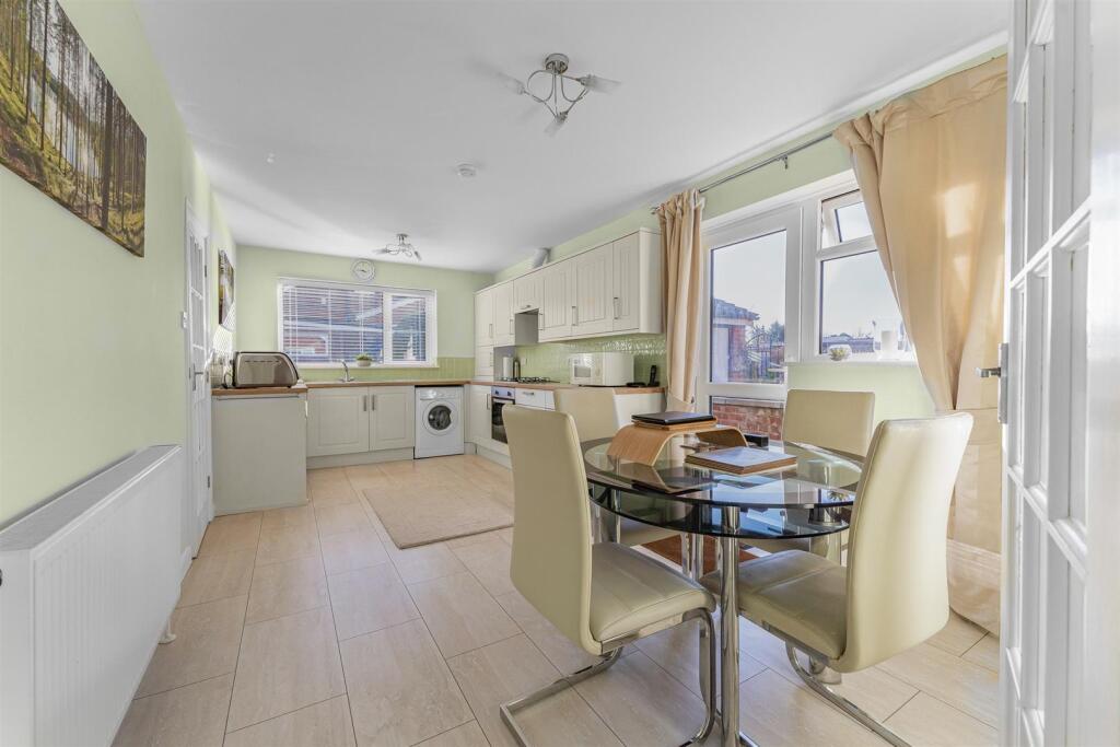 Kitchen / Breakfast Room