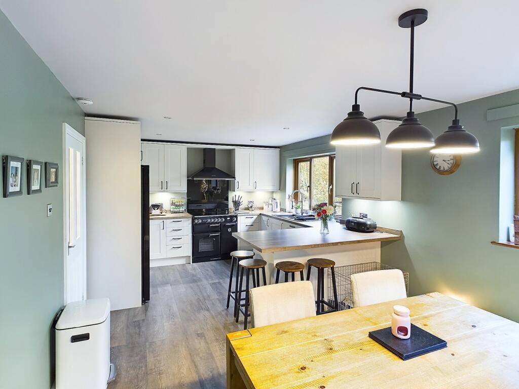 CAM04233G0-PR0009-STILL055