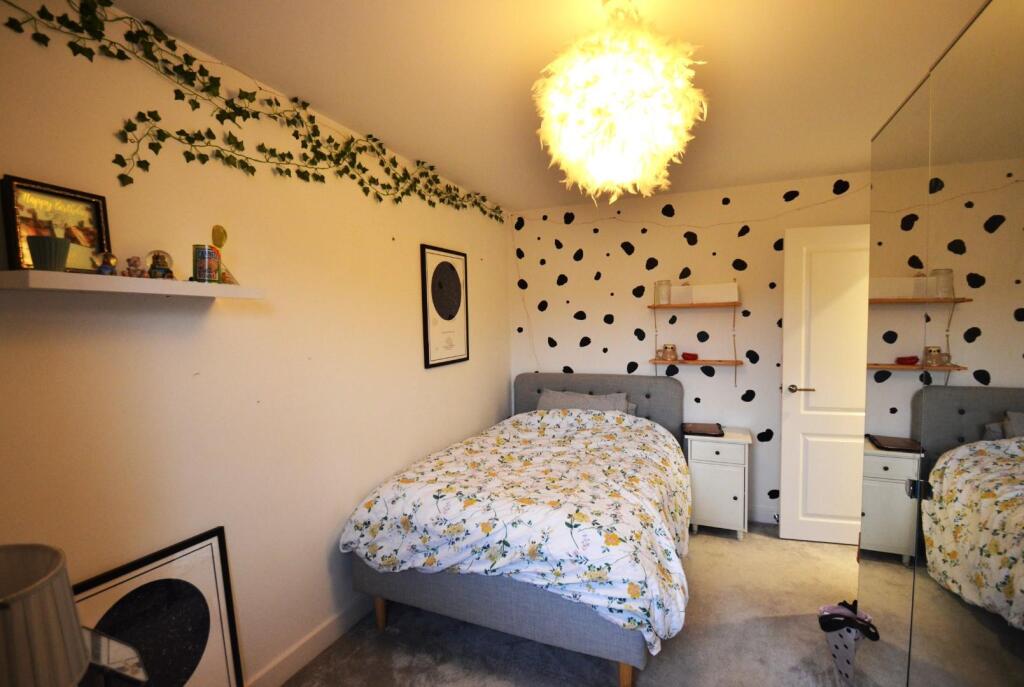 Bletchley - Bedroom 2.JPG